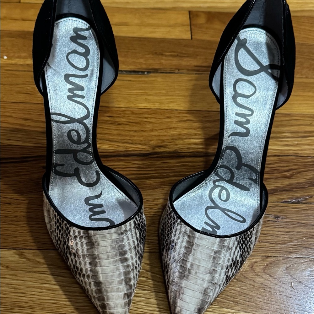 Sam Edelman Cream and Black Heels with Pointed Toe and Open Side Design